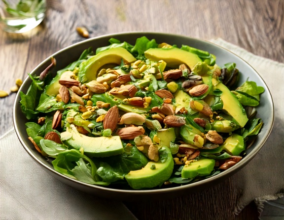 Ensalada Detox de Pistachos y Aguacate